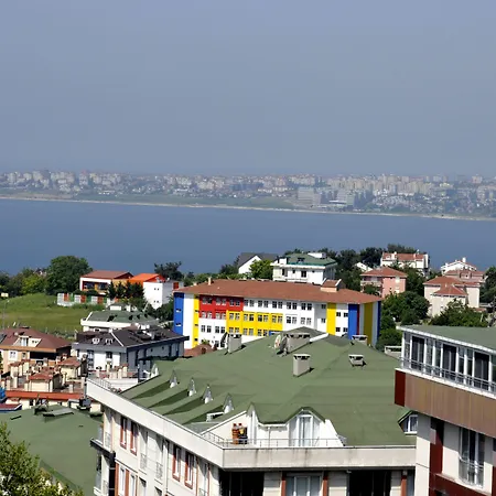 Lion Hotel *