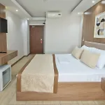 Lion Hotel *