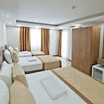 Hotel Lion *