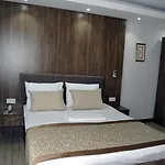 Lion Hotel *